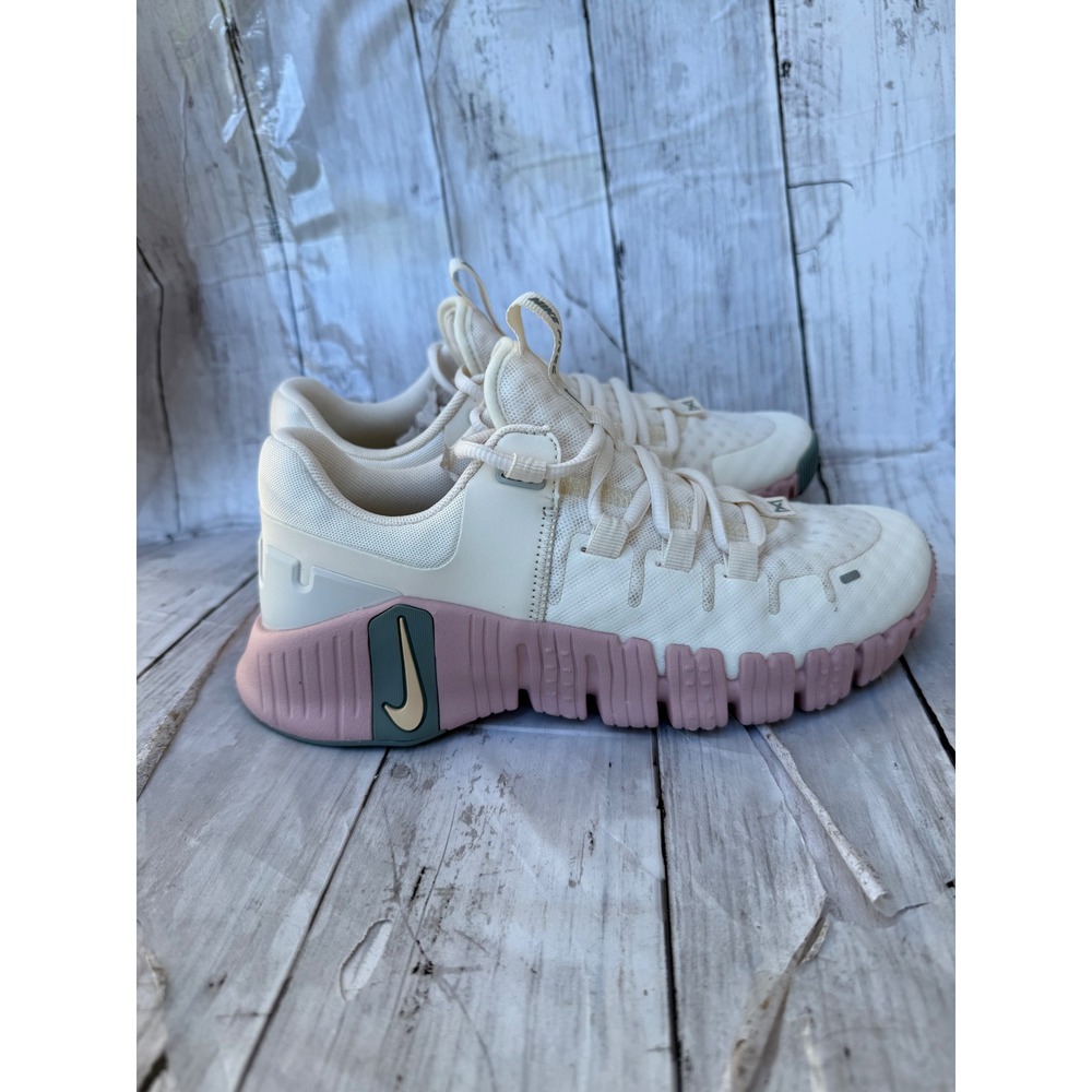 Nike Free Metcon 5 Sail Guava Ice Training Shoes DV3950-102 Womens 6
